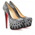 Tacones negros con taches